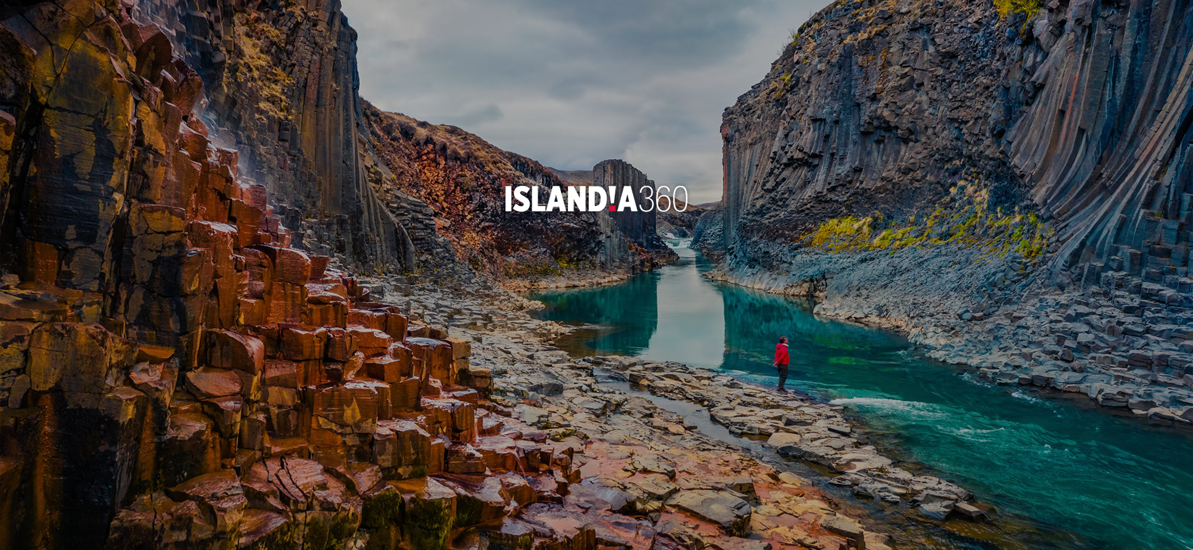 islandia360 logo on an image of Icelandic nature