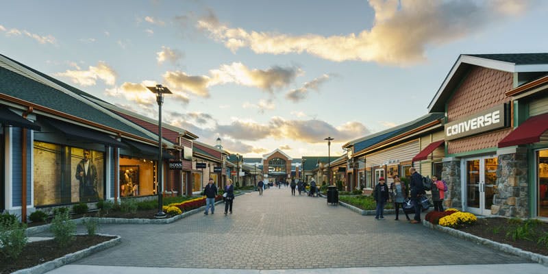 A Guide to Outlet Shopping at the Woodbury Commons