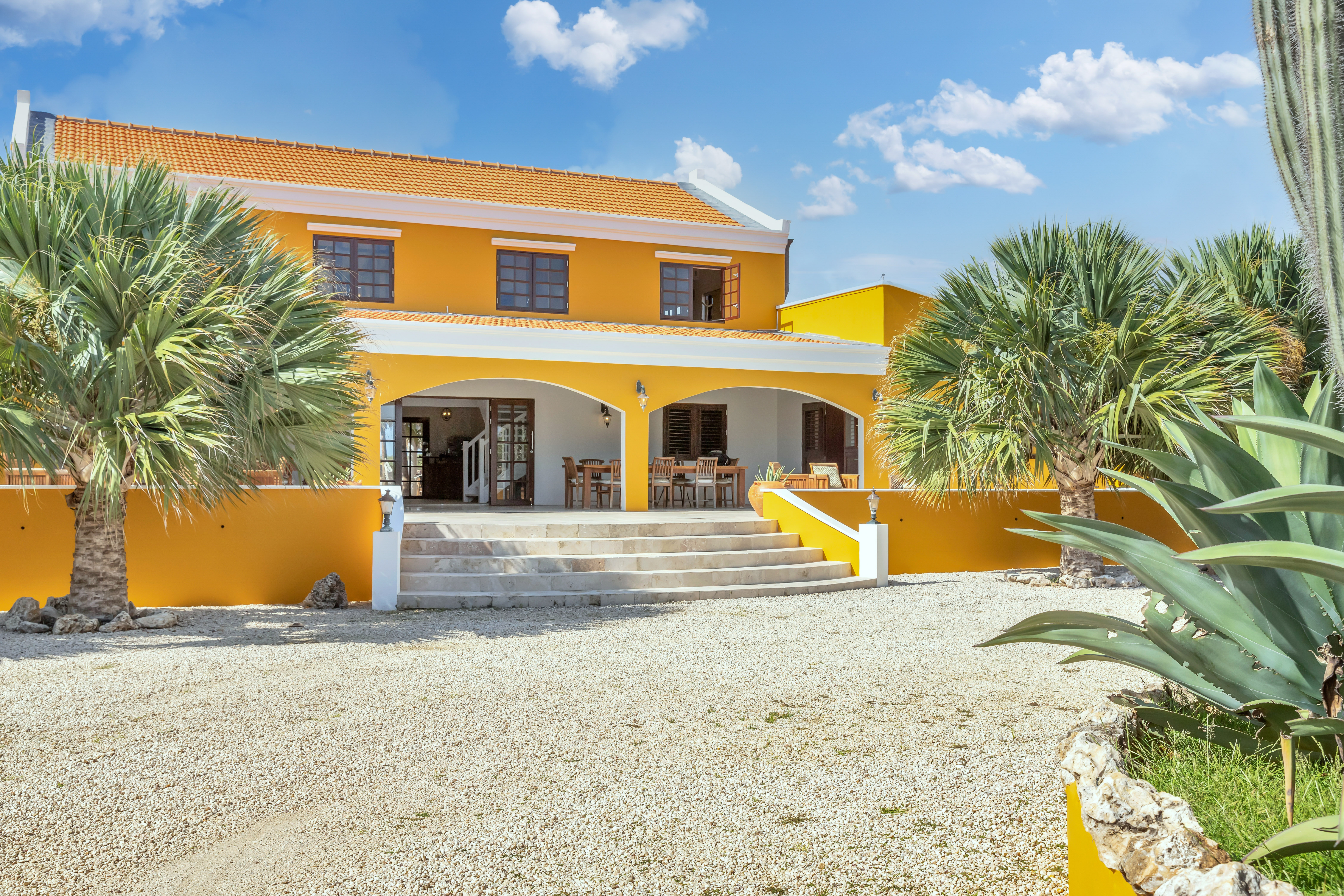 Side view of Hotel Wanapa