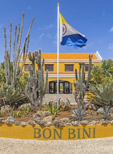 Entry of Wanpa including the vlag of Bonaire