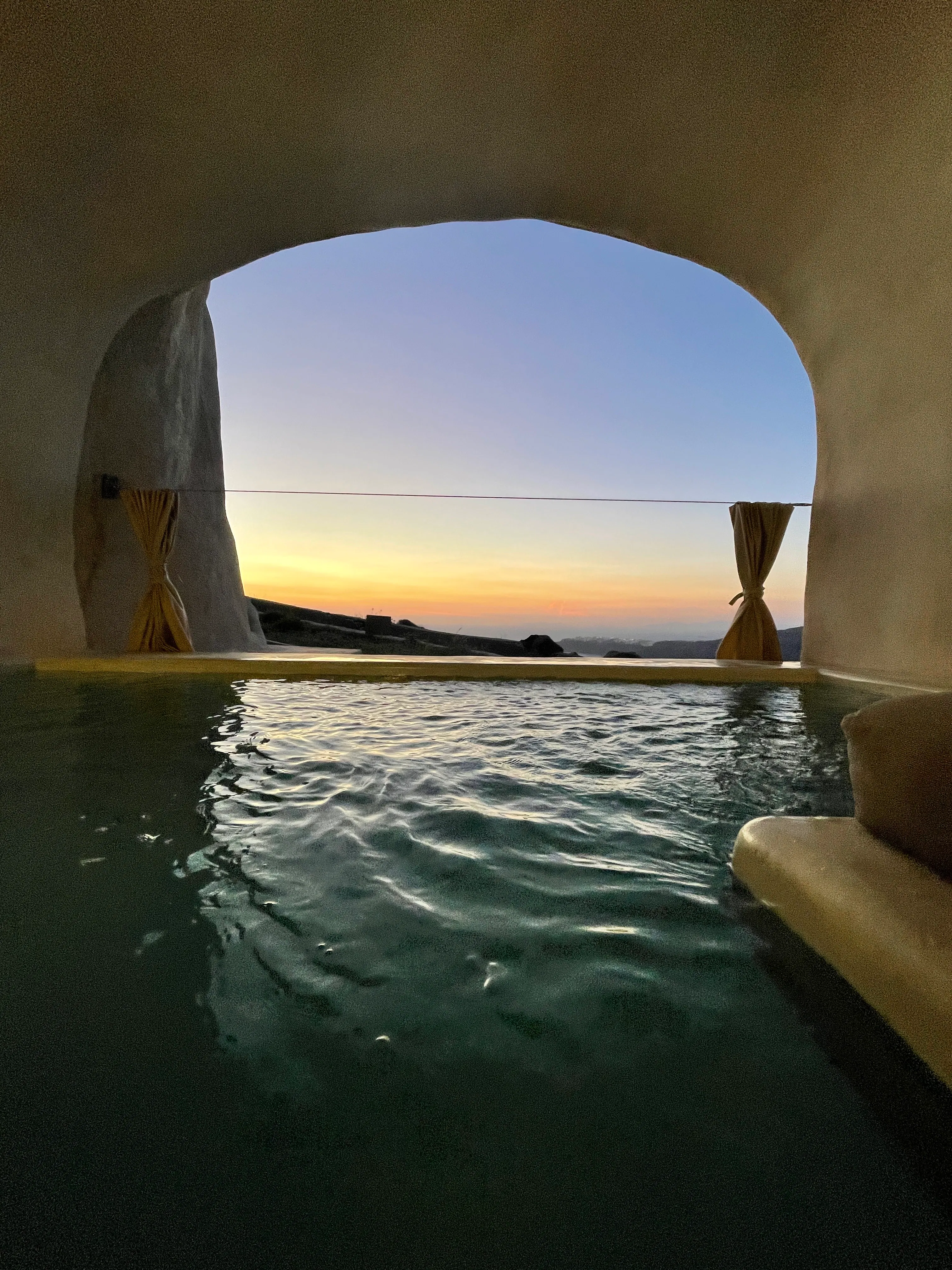 divine cave experience hotel in imerovigli greece