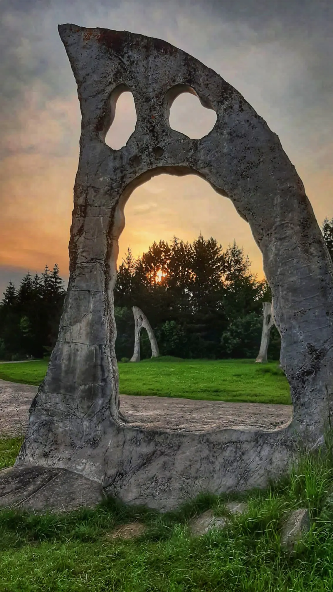 Screaming Heads, Midlothian at sunset