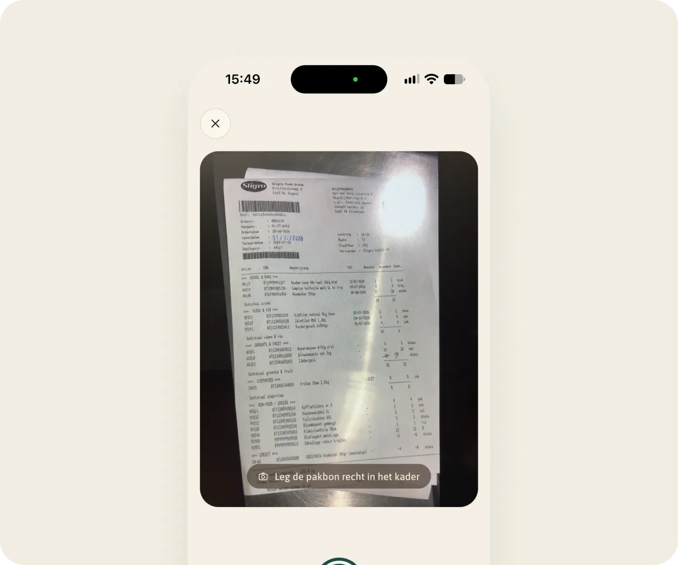 De Monitor-app met de camera op een pakbon en de aanwijzing Leg de pakbon recht in het kader.
