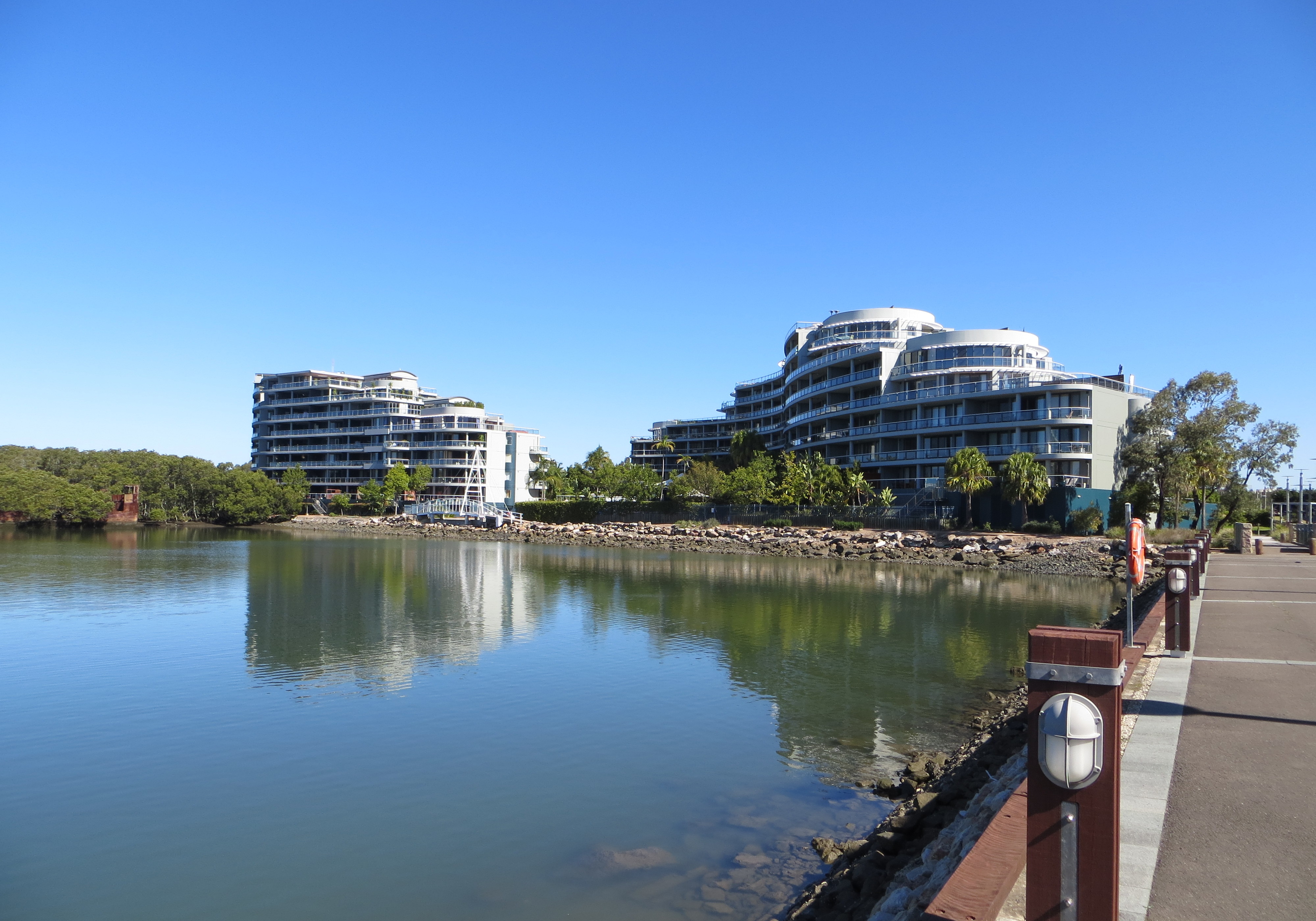 Parramatta Accommodation Absolute Waterfront Apartments