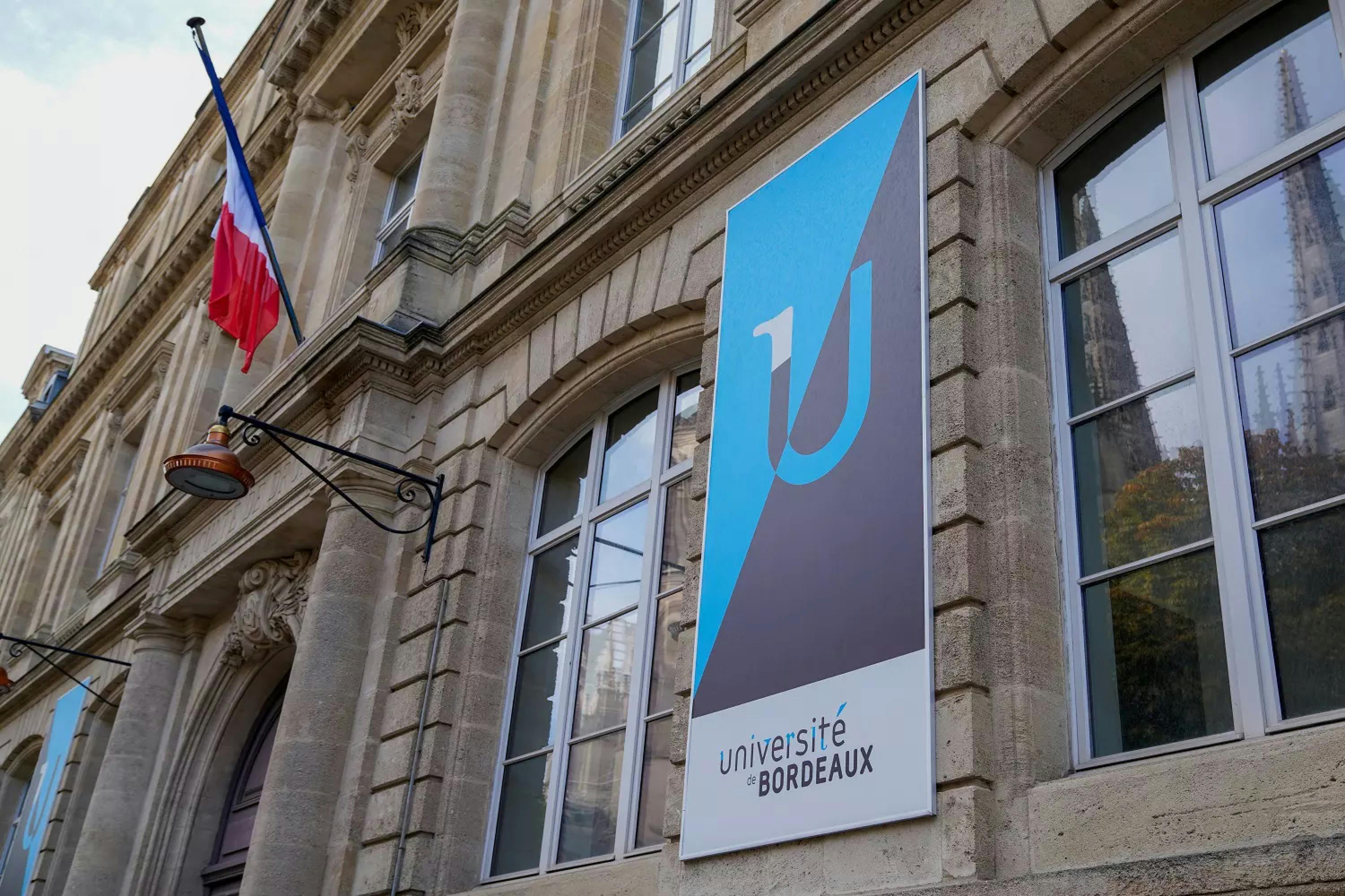 facade de l'université de bordeaux