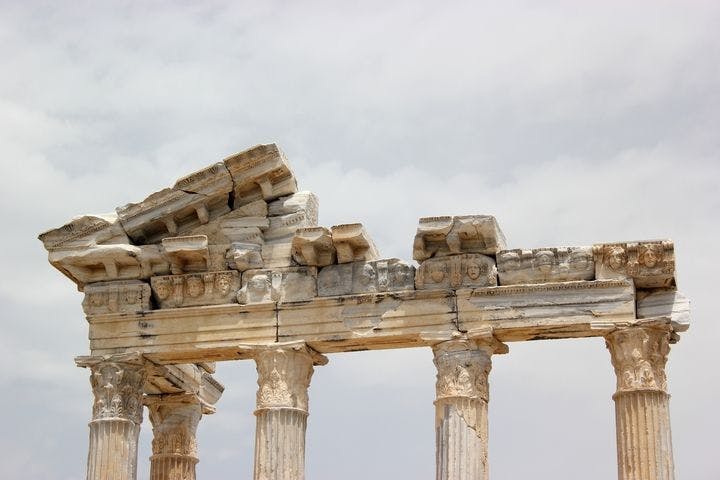 Pourquoi autant de bâtiments sont-ils pleins de GTB en ruine ?