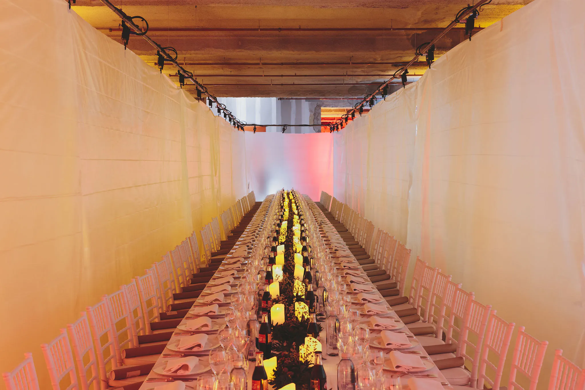grande table cachée pour le dîner de chantier du Coca-Cola Street Food Market