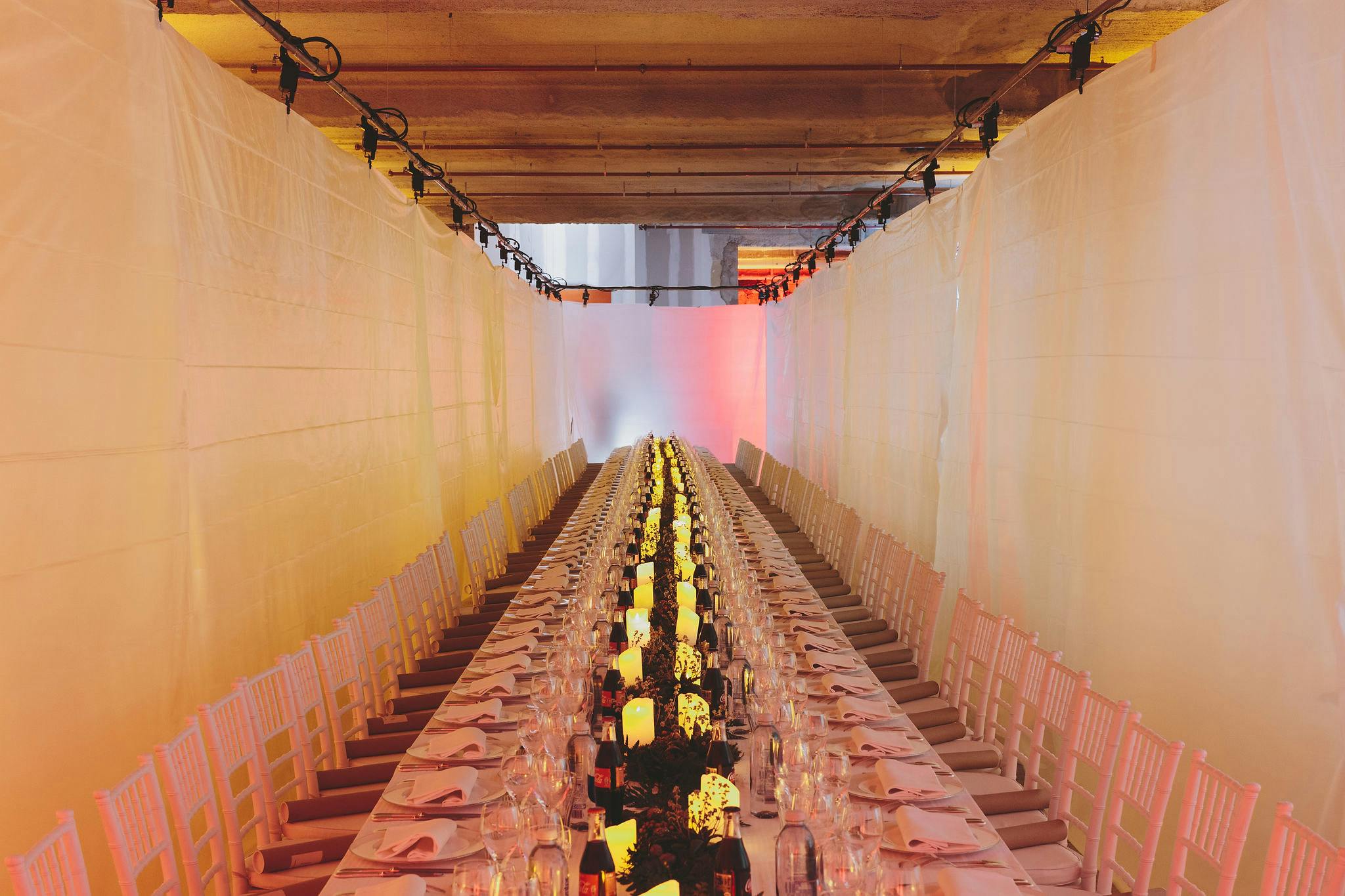 grande table cachée pour le dîner de chantier du Coca-Cola Street Food Market