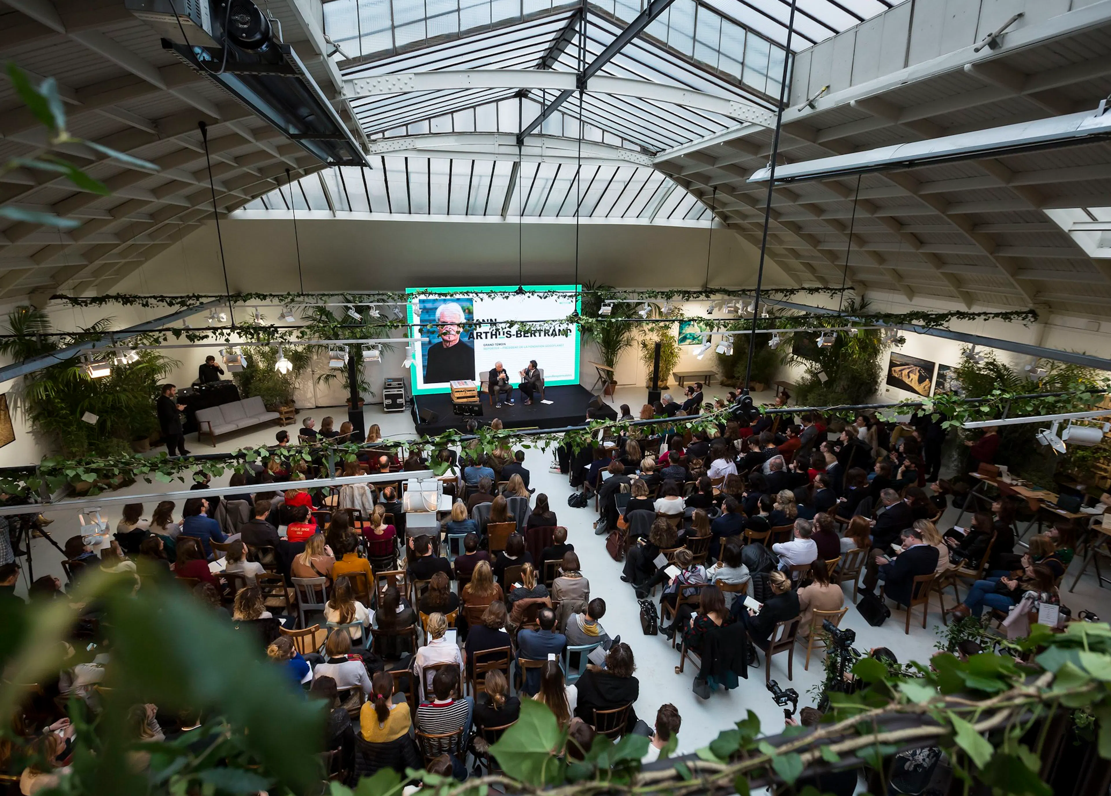 conference M6 avec foule