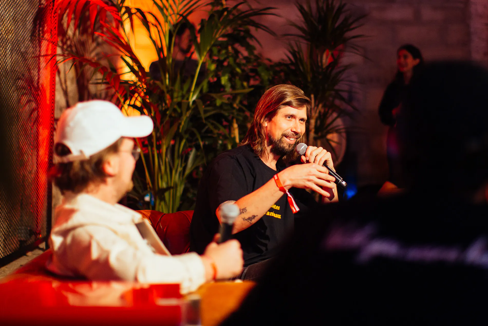 breakbot qui parle au micro au BudX de Budweiser
