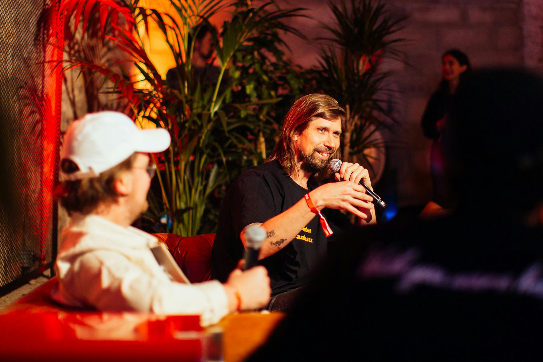 breakbot qui parle au micro au BudX de Budweiser