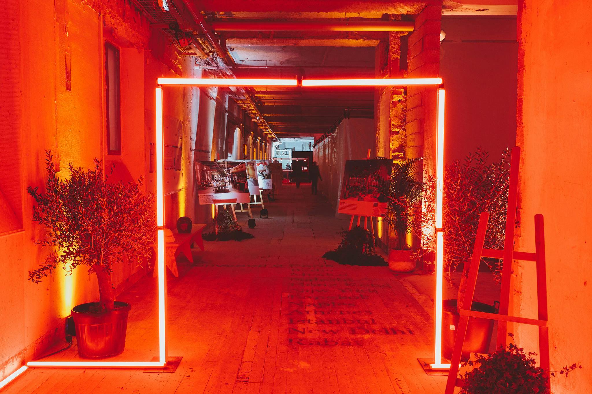 installation lumineuse pour le dîner de chantier du Coca-Cola Street Food Market