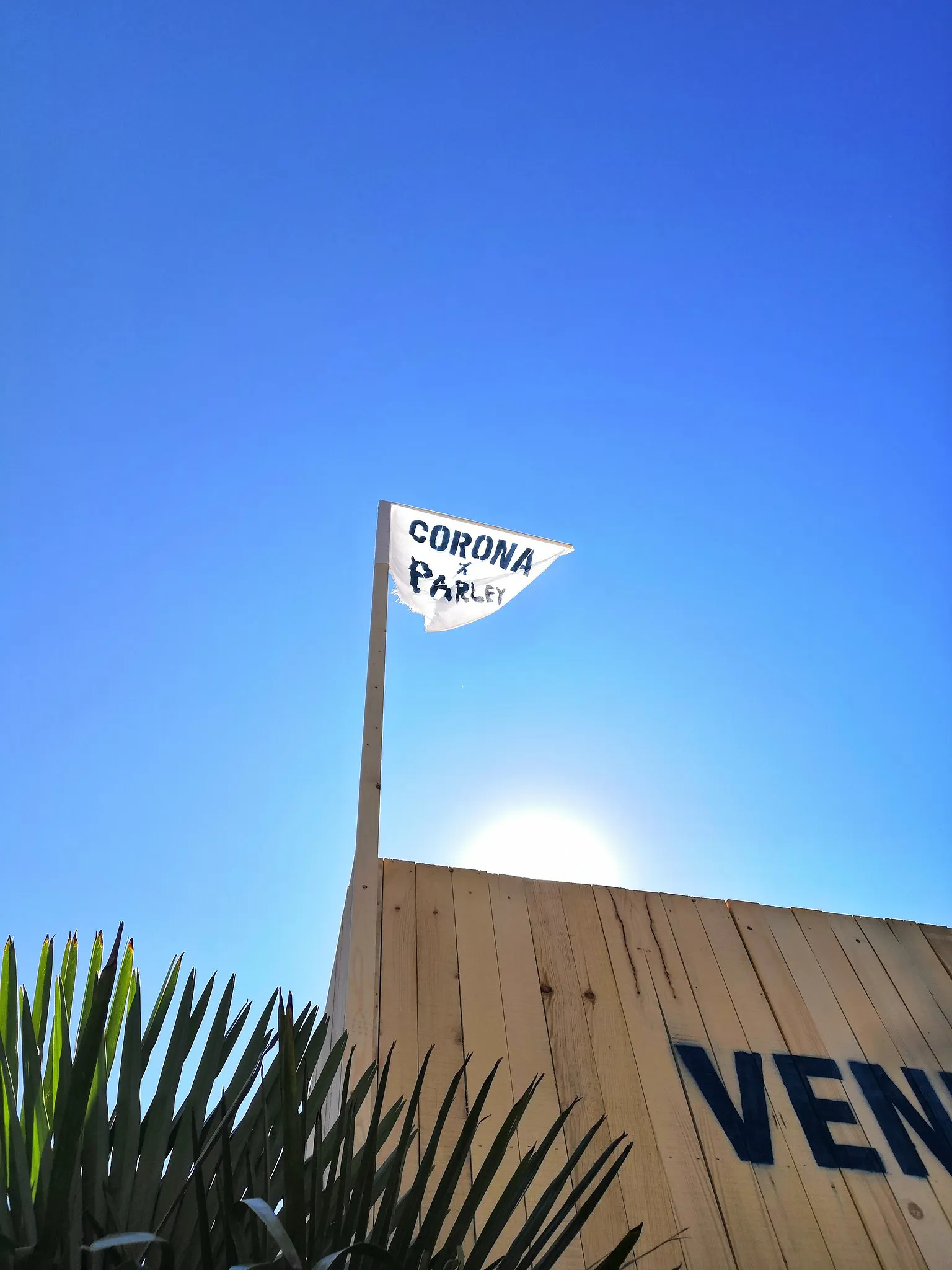 drapeau pour installation corona parley