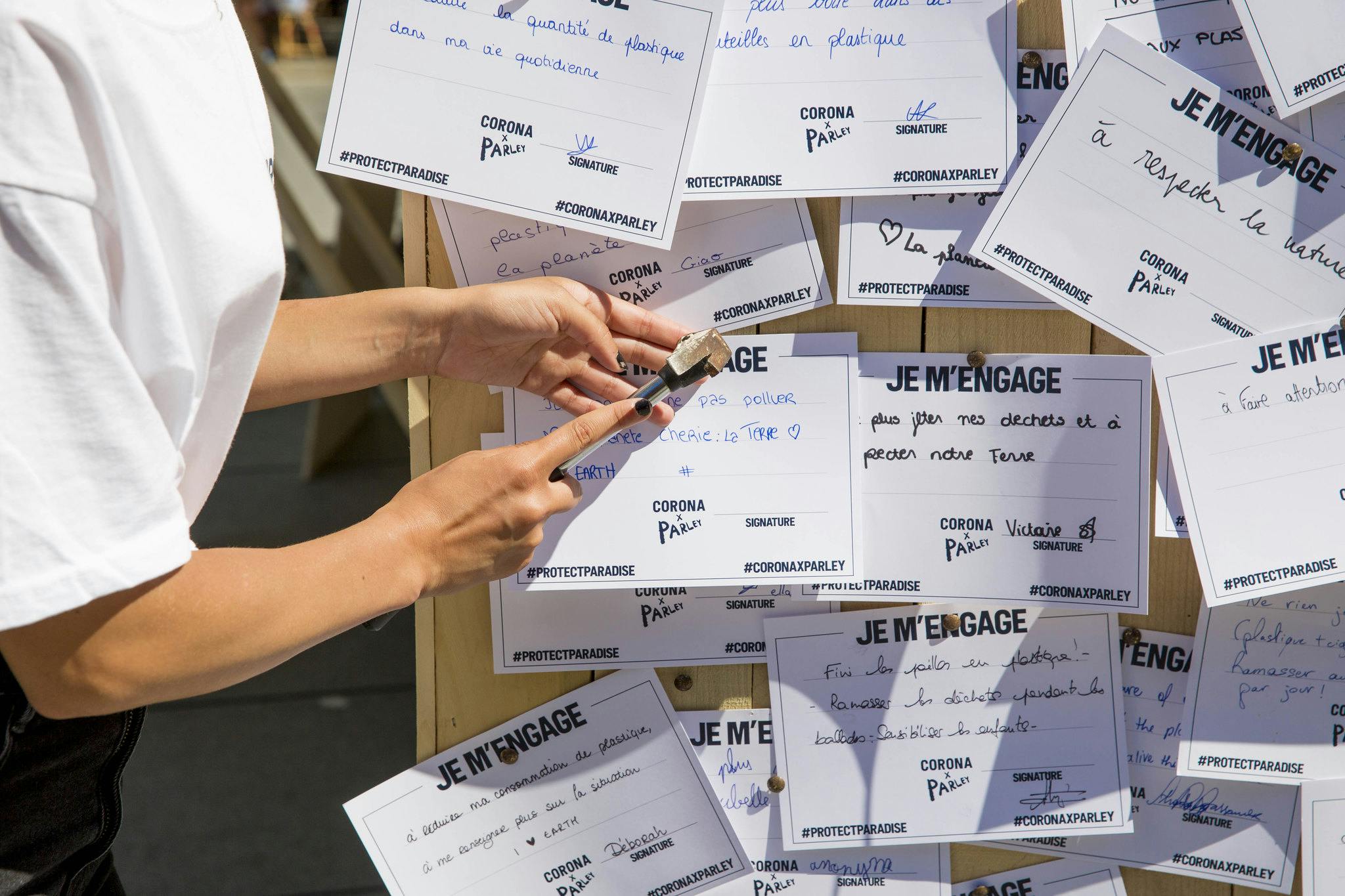 petits papiers ecrits pour installation corona parley