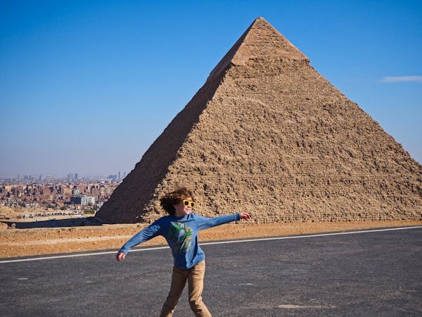 H receiving pyramid blessings