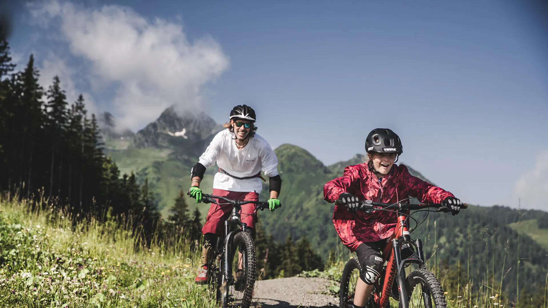 Biking in Kaprun in summer. Find your holiday home with we.rent