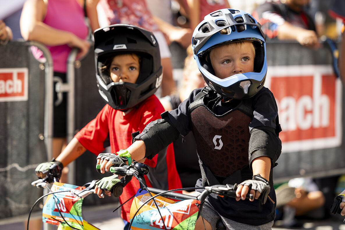 two kids biking in Saalbach at the world games mountain biking event
