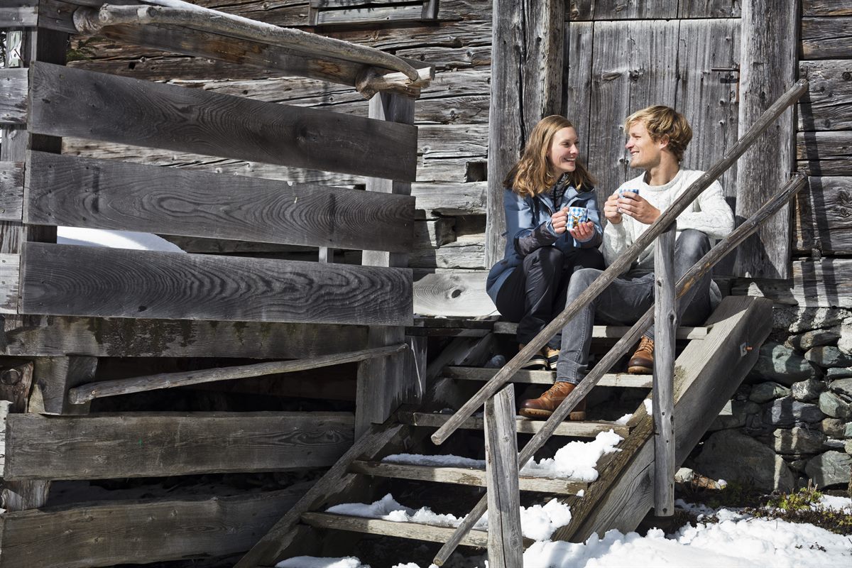 lbach couple enjoying winter hiking on ski holiday. FInd your apartment with we.rent