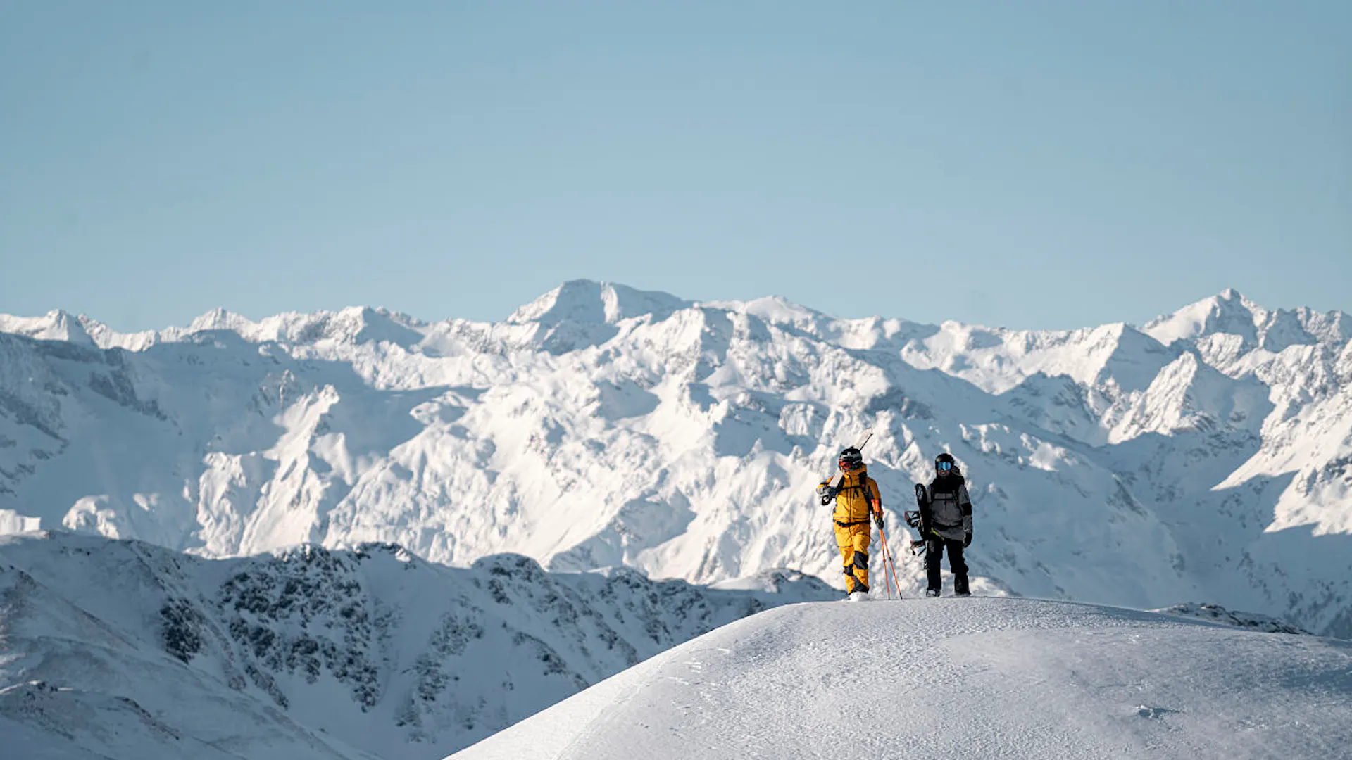 Saalbach couple on ski holiday. Find your apartment with we.rent