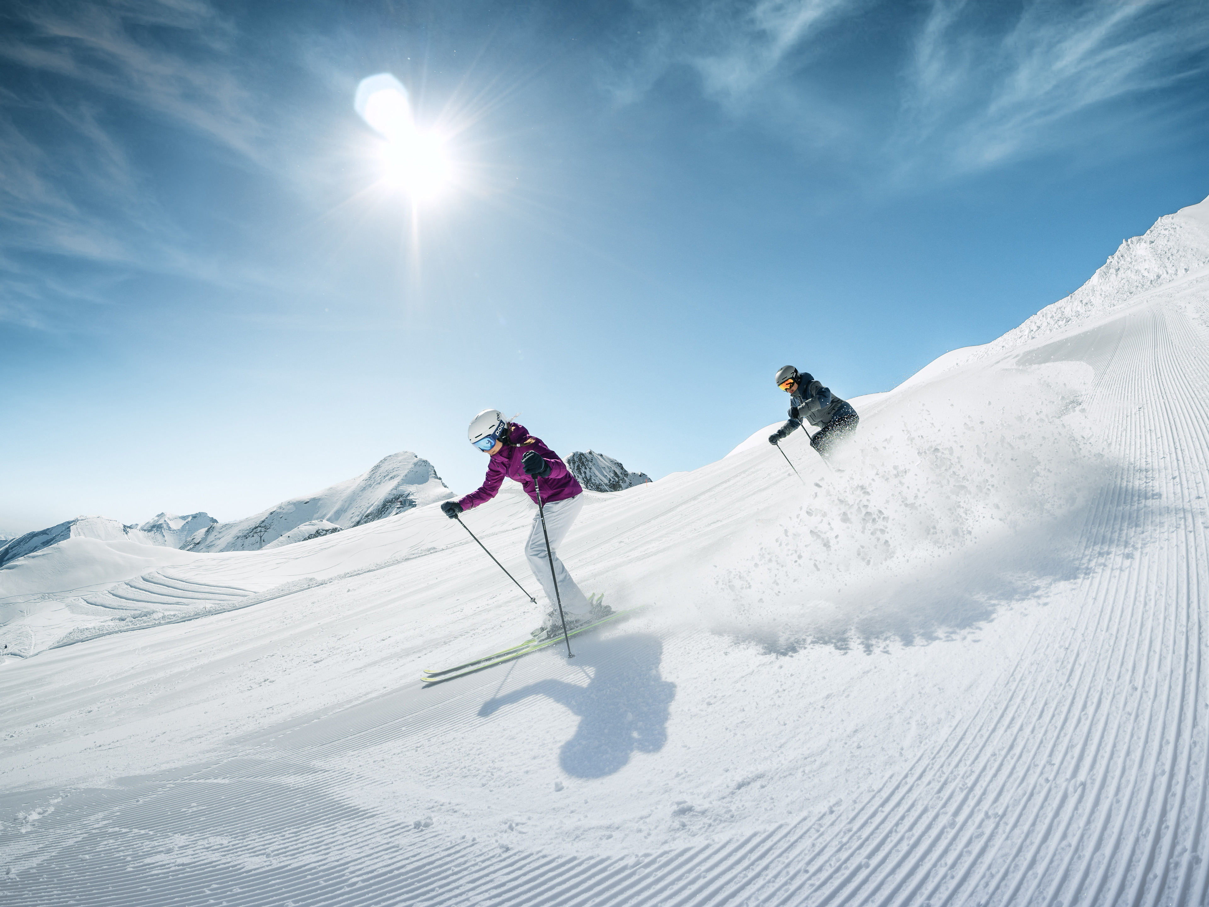Grab your skis and enjoy going down perfect pists from the top of the mountain in Zell am See and Kaprun