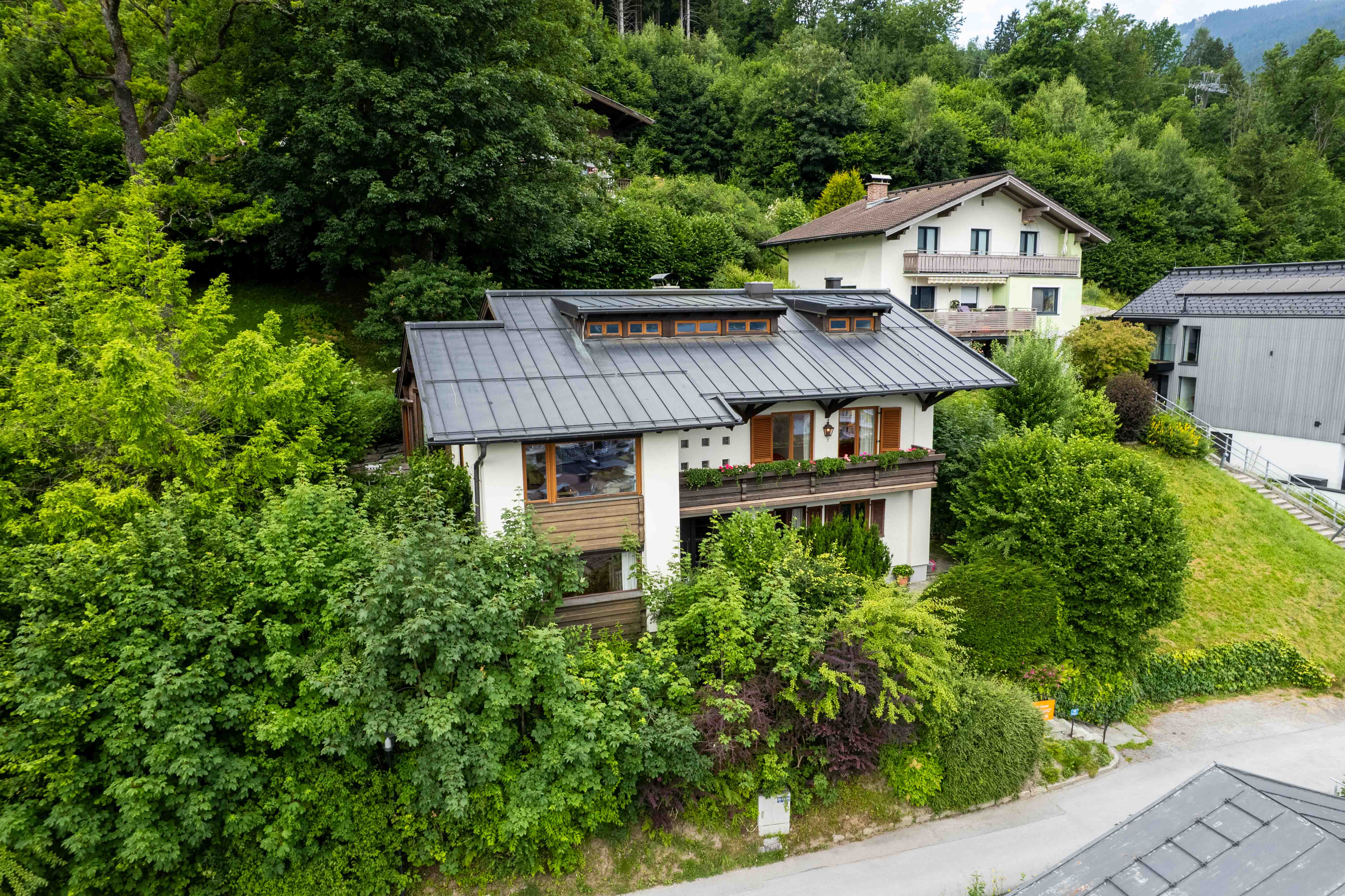 Chalet Birkmayer in Zell am See. Chalet with lake view, 1-9 persons.