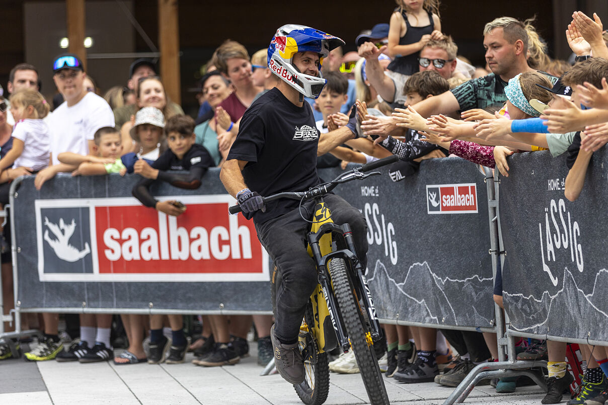 man biking in saalbach at glemmride festival