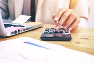 Woman is calculating the value of her time