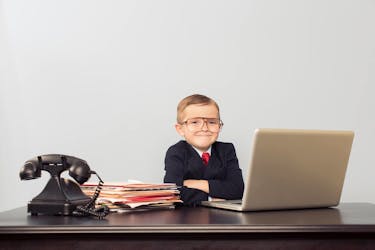 kid in front of laptop has no idea how to shop for mortgages