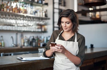 budgeting when you work for tips: server tracking expenses with app