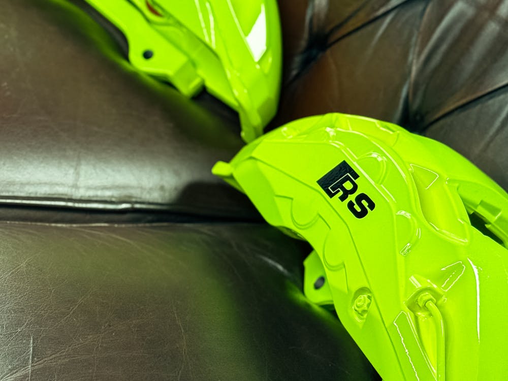 Audi RS6 10 kolben bremsanlage neon gelb hochglanz pulverbeschichtet