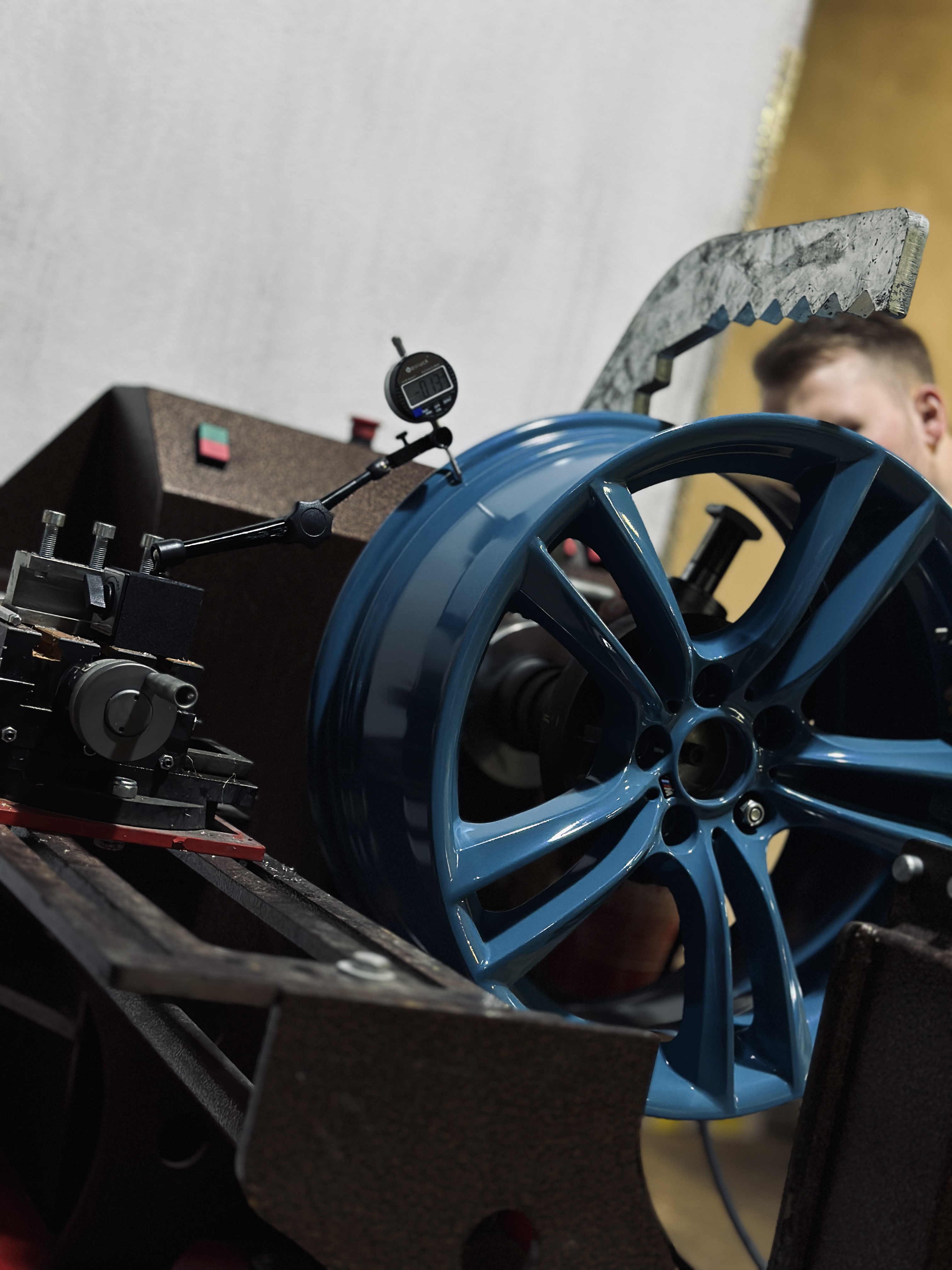 Mit der Messuhr an die Felgen