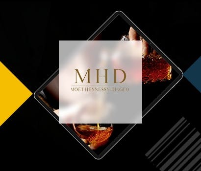 Logo MHD devant une tablette