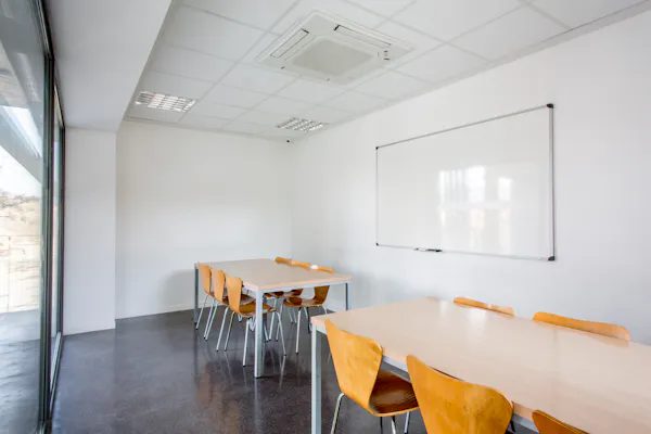 Sala de aula Enforex Summer camps Barcelona Beach