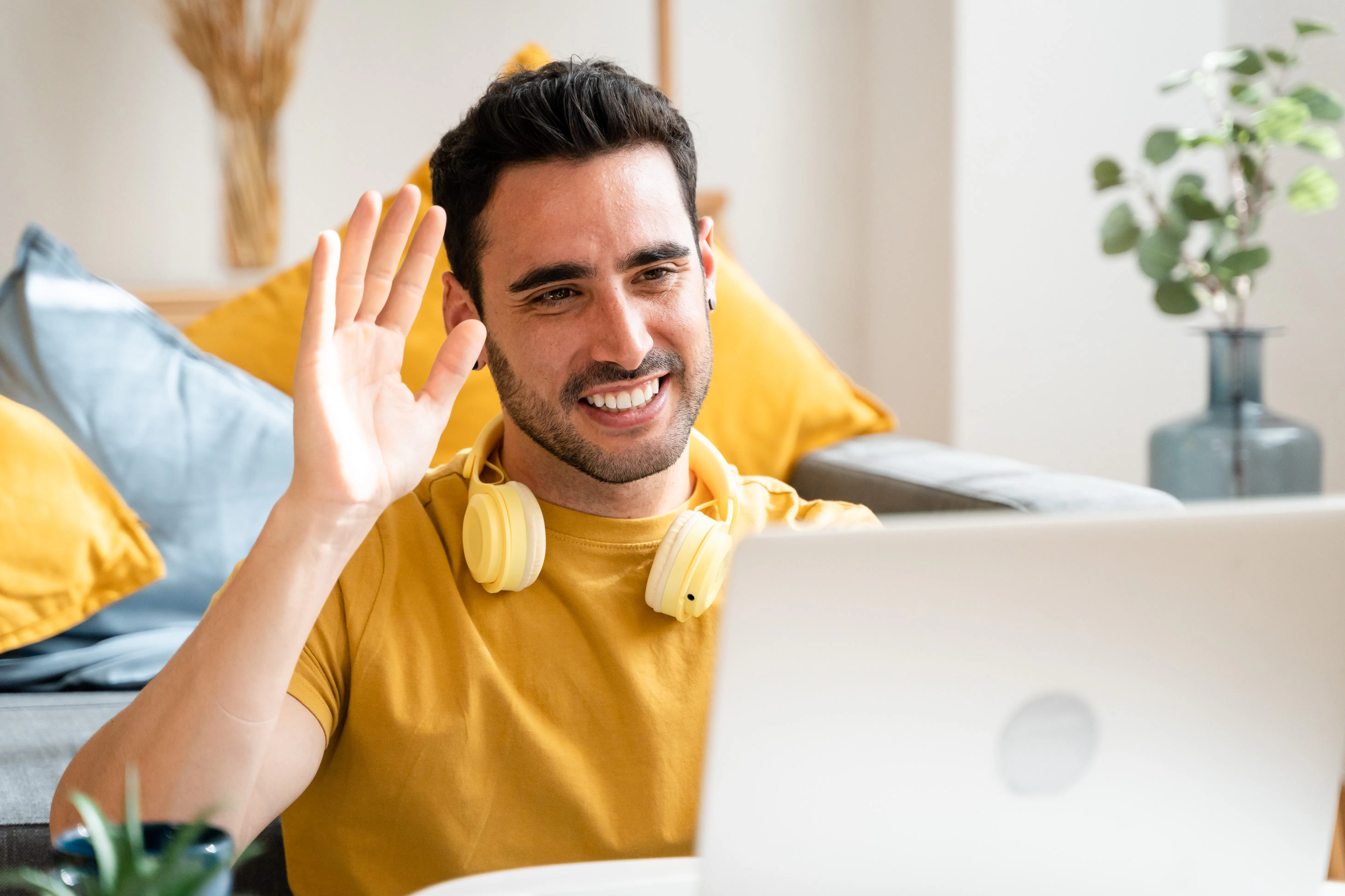 Cursos interativos de espanhol online ministrados por professores nativos e projetados para estudantes