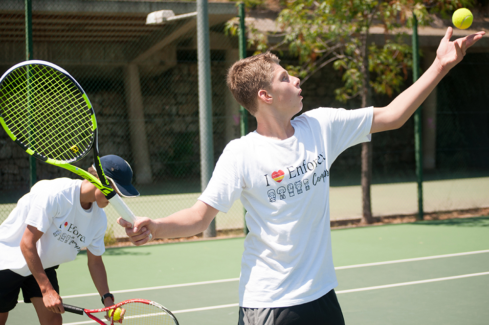 Tennis aggiuntivo nei campus estivi di Enforex