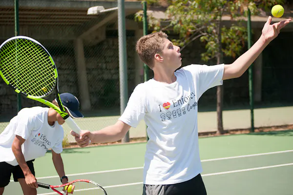 Tennis aggiuntivo nei campus estivi di Enforex
