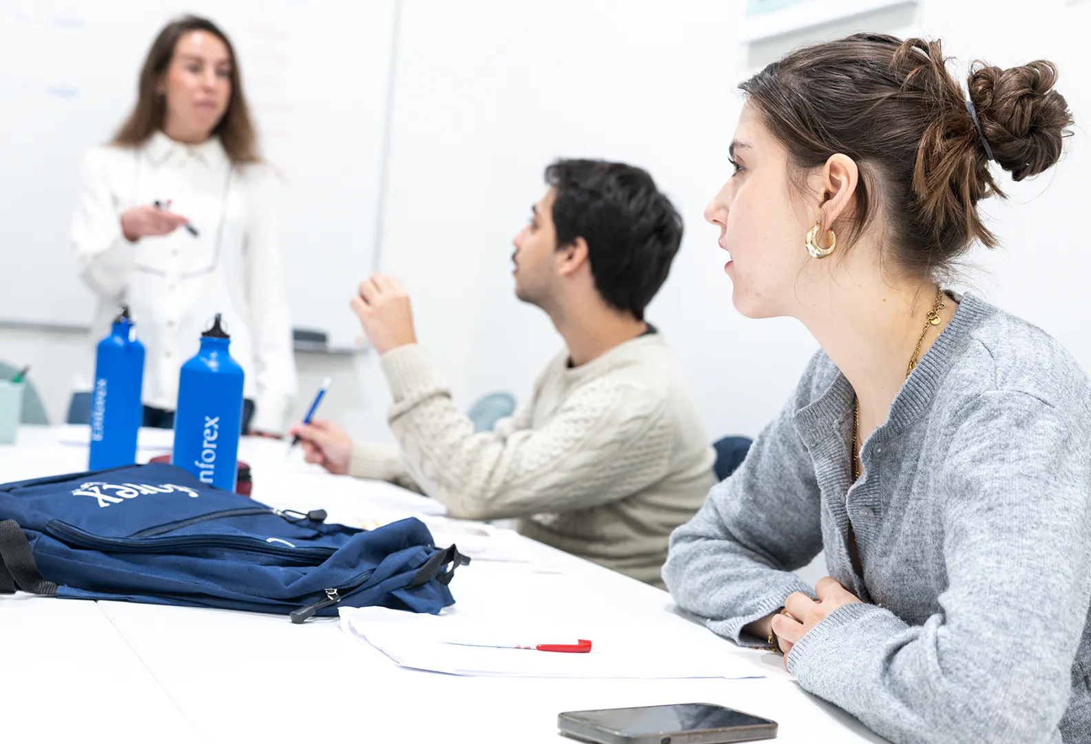 Aprenda espanhol em nossa escola de Alicante, na Espanha. Aproveite aulas imersivas, cultura mediterrânea e praias ensolaradas
