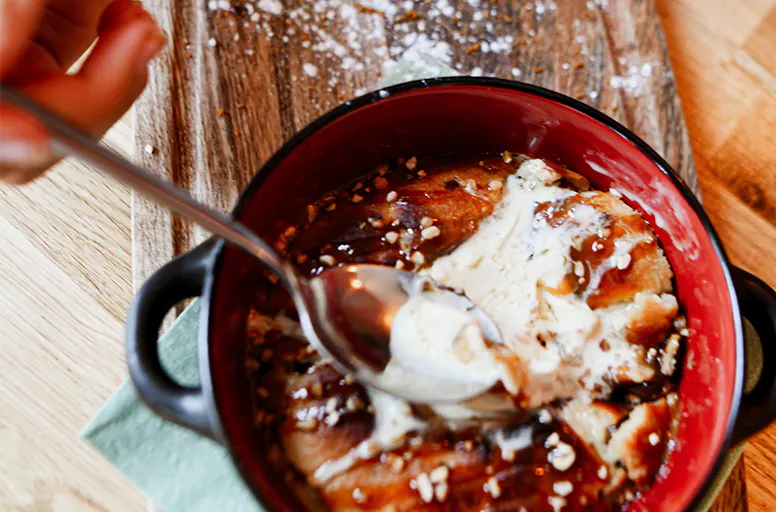 Crema catalana, doce tradicional em Barcelona, feito com açúcar caramelizado e autênticos sabores catalães