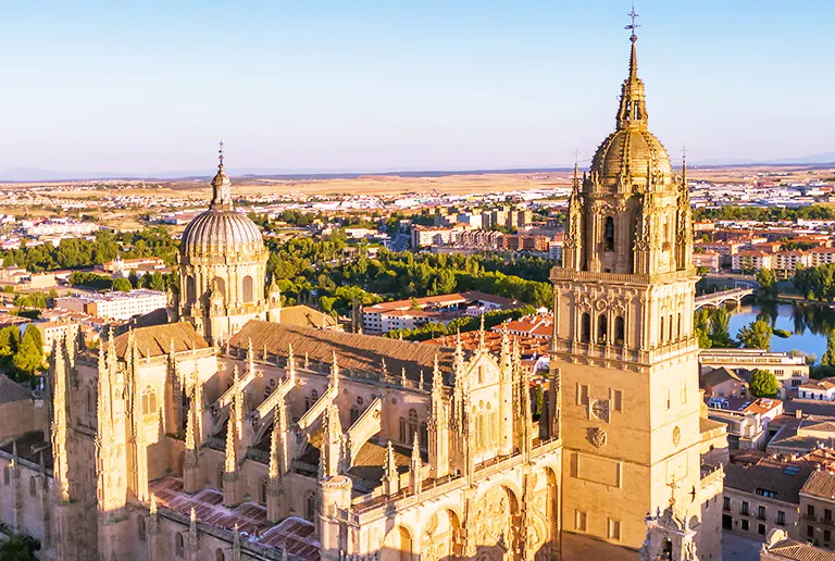 Aprenda espanhol em Salamanca cercado por séculos de história, praças elegantes e cultura espanhola autêntica