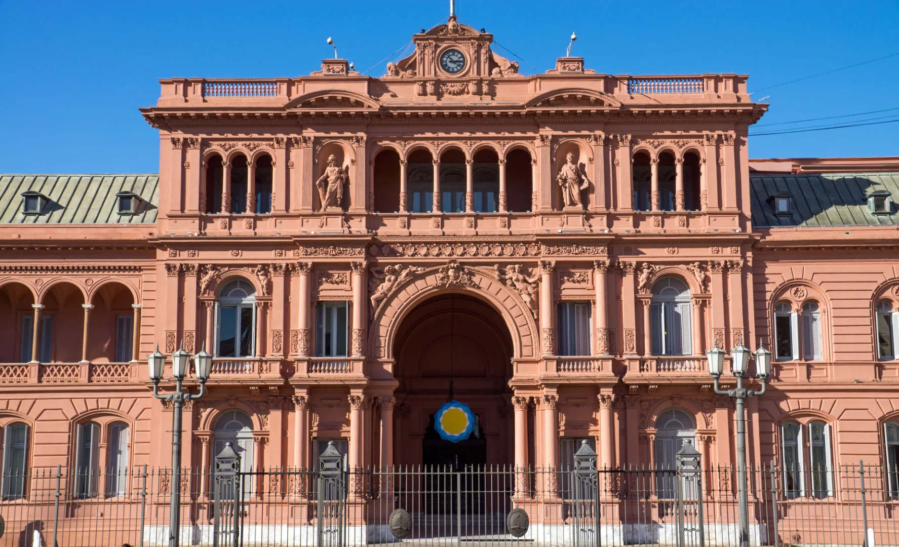 Casa Rosada a Buenos Aires con architettura storica e la sua iconica facciata rosa