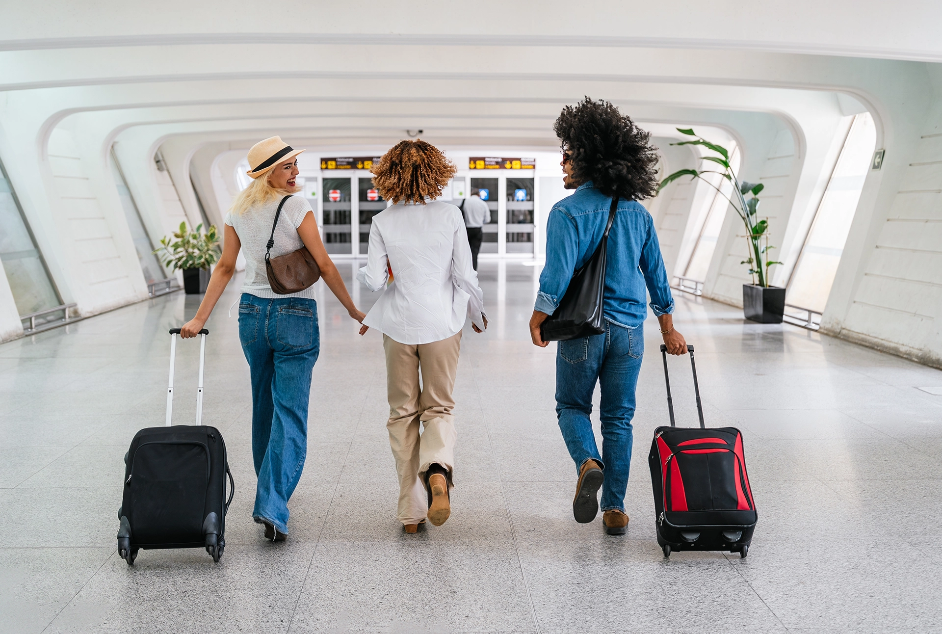 Jovens viajando
