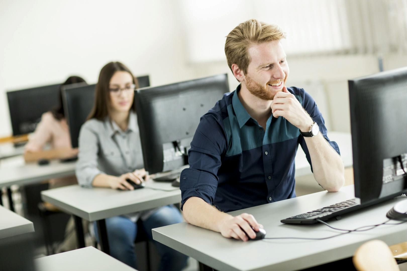 Estudantes no curso de preparação para o exame DELE