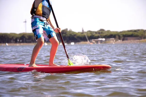 Deportes acuáticos en los campamentos de verano de Alicante