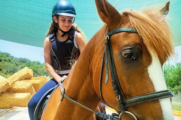 Teilnehmer der Enforex-Camps beim Reiten