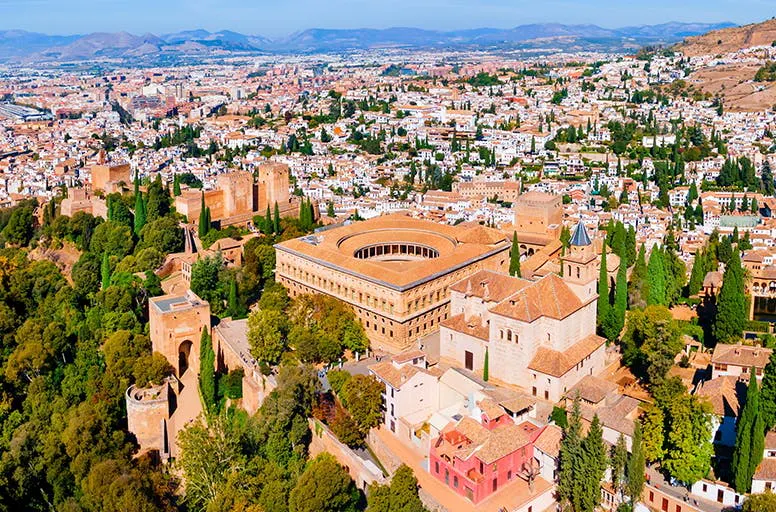 Visita l'Alhambra a Granada e scopri un'architettura mozzafiato