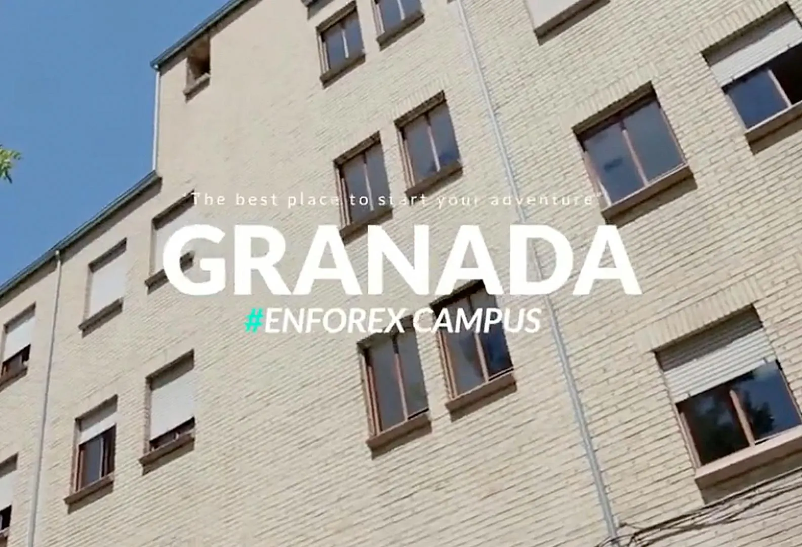 Guarda il video della nostra scuola di spagnolo a Granada e scopri corsi immersivi, la cultura andalusa e la vita studentesca in Spagna