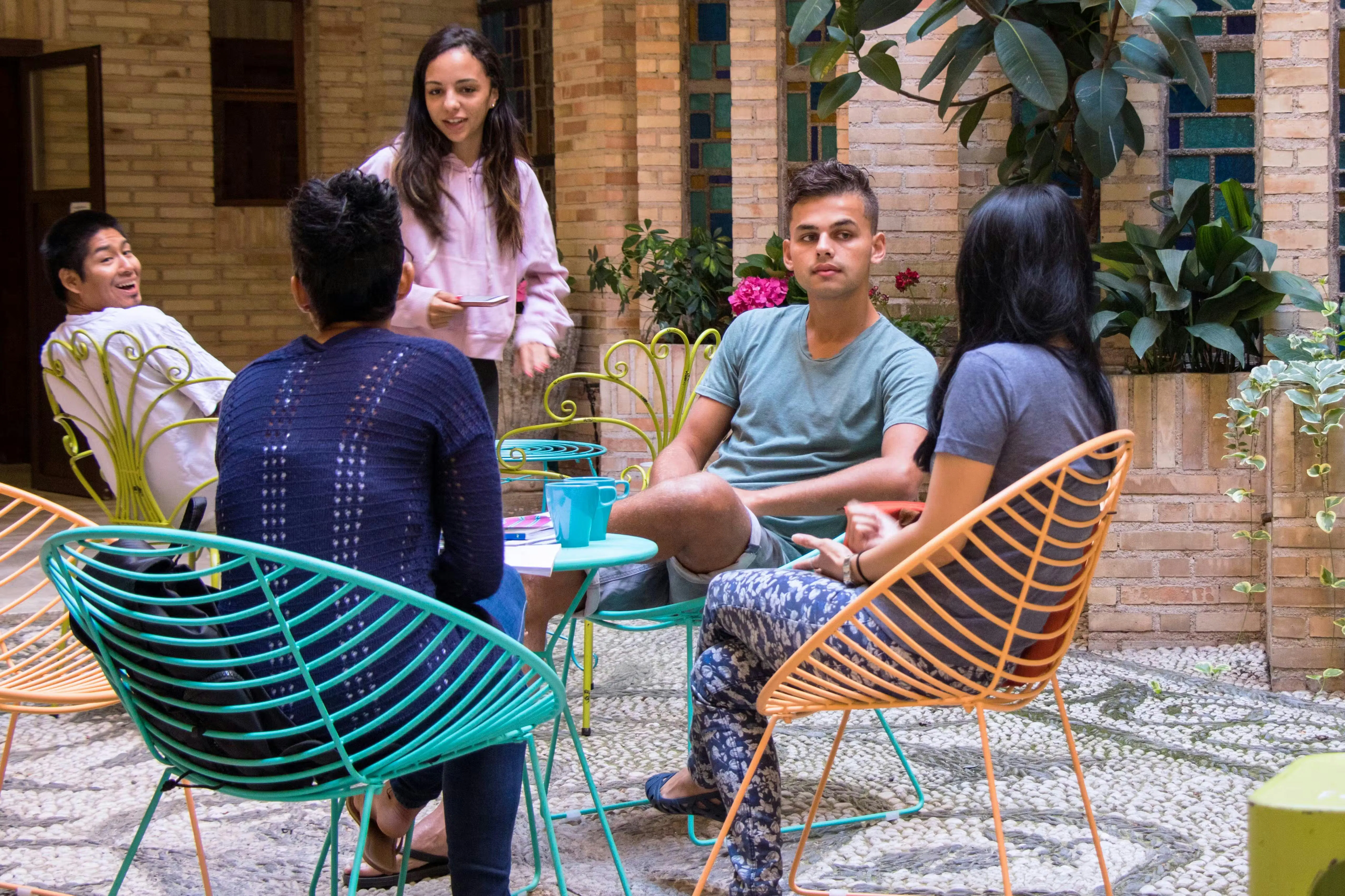Impara lo spagnolo a Granada mentre godi delle terrazze scolastiche suggestive e della singolare atmosfera culturale della città