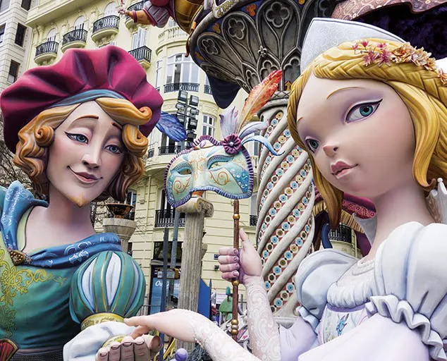 Visita il museo delle Fallas