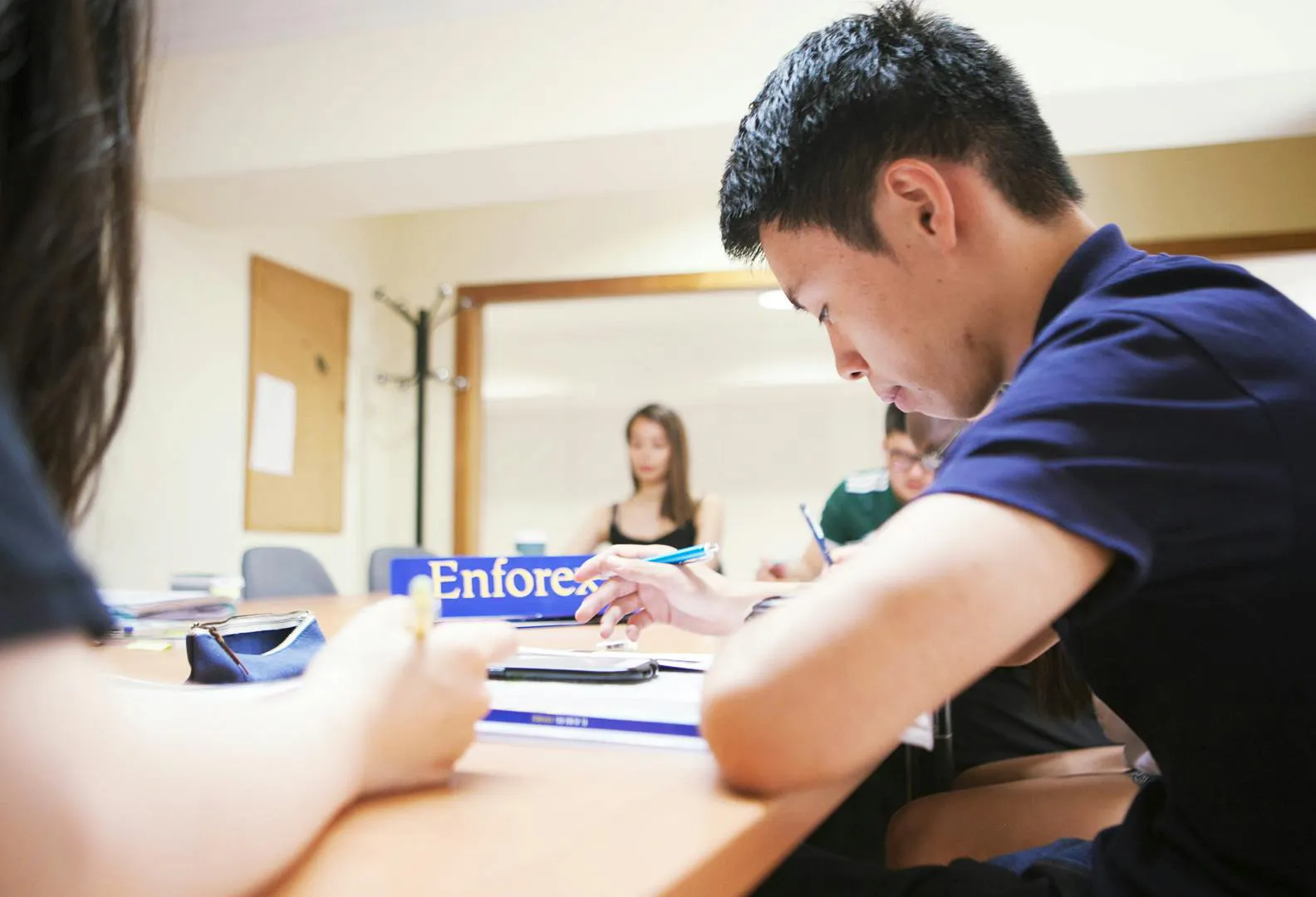 Impara lo spagnolo nella nostra scuola di Madrid insieme a studenti internazionali e goditi la vita nel cuore della Spagna.