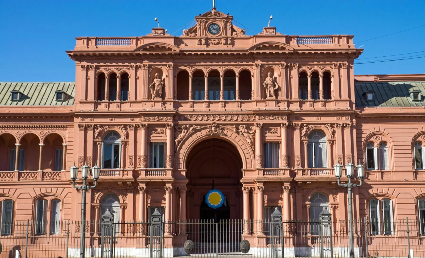 Casa Rosada a Buenos Aires con architettura storica e la sua iconica facciata rosa
